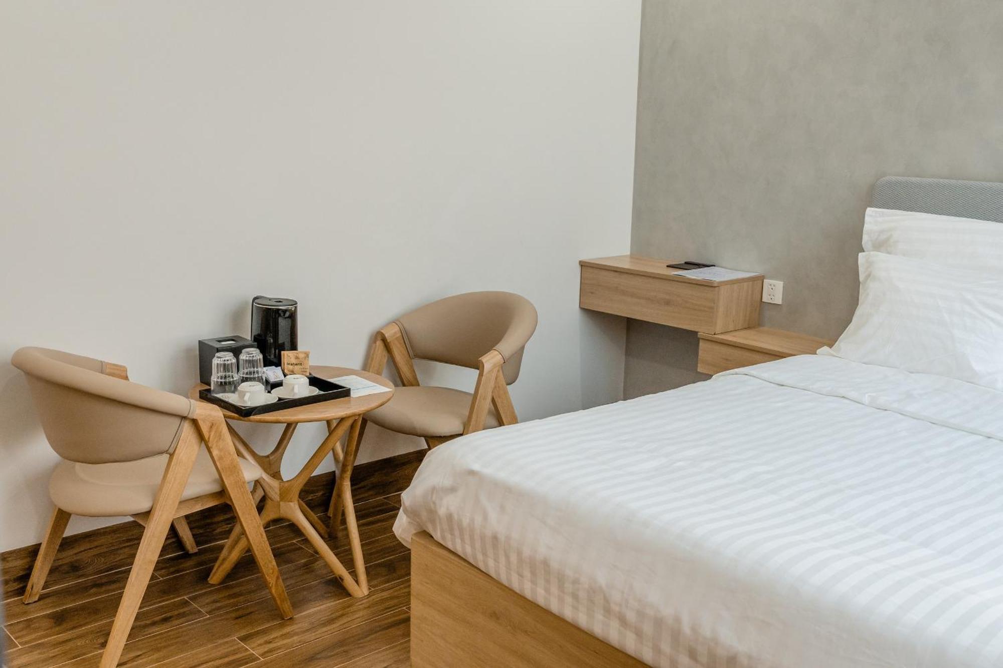 Diora Hotel Pleiku By Hos Екстериор снимка